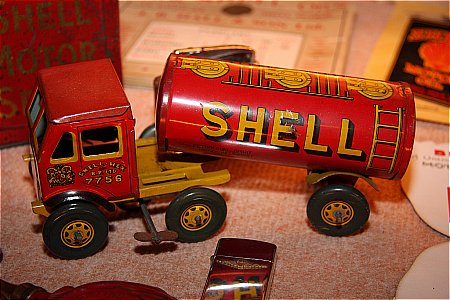 SHELL CLOCKWORK TANKER - click to enlarge